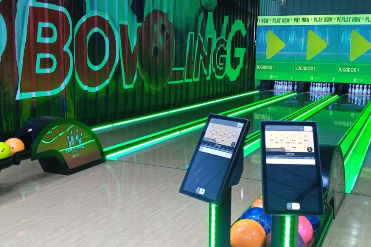Bowling Club Bola Once Trujillo Peru Pistas de Bolihche Imply®