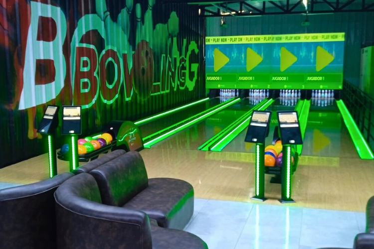 Bowling Club Bola Once Trujillo Peru Pistas de Bolihche Imply®