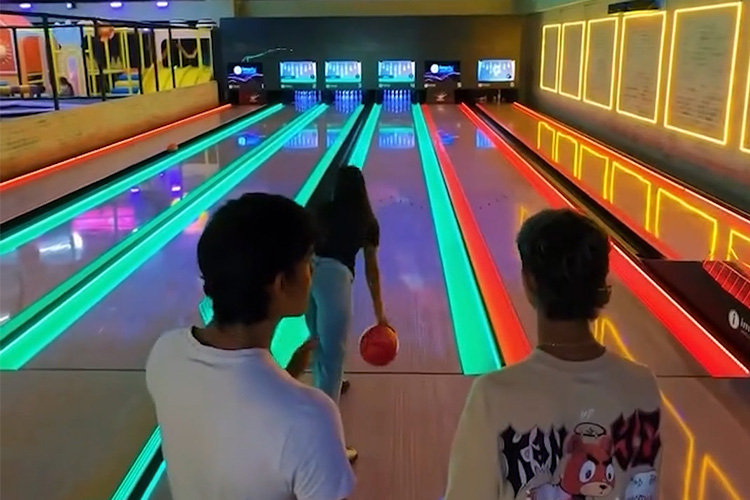 La Nueva Experiencia de Bowling en Colombia: Strike Bolo Americano