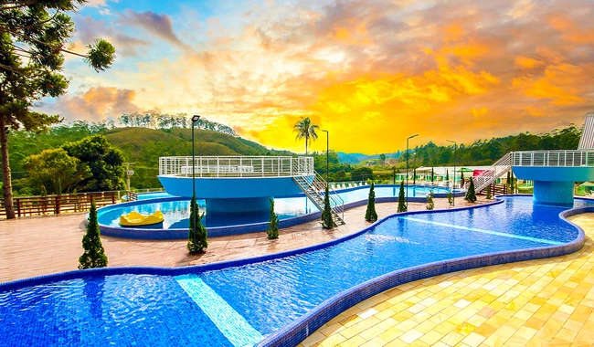 Hotéis e resortes luxuosos com pistas de boliche em suas áreas de lazer. Um ótima opção para as férias. 