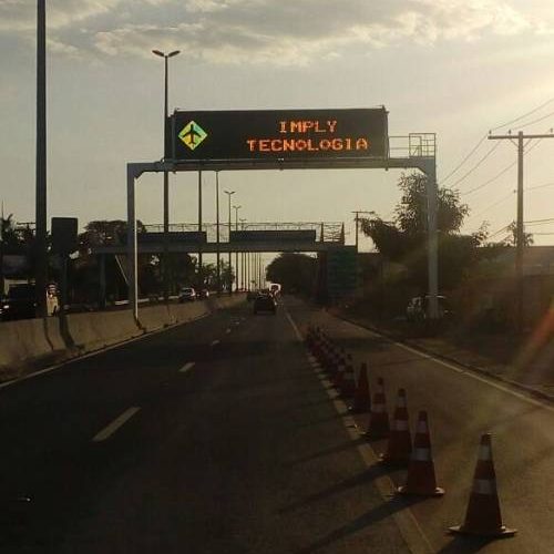 Data Traffic offre plus de sécurité à Goiânia avec Panneaux de Route Imply®