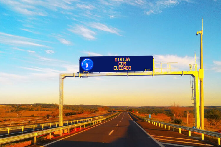 Eixo SP modernise les autoroutes avec les Panneaux FullColor Imply®