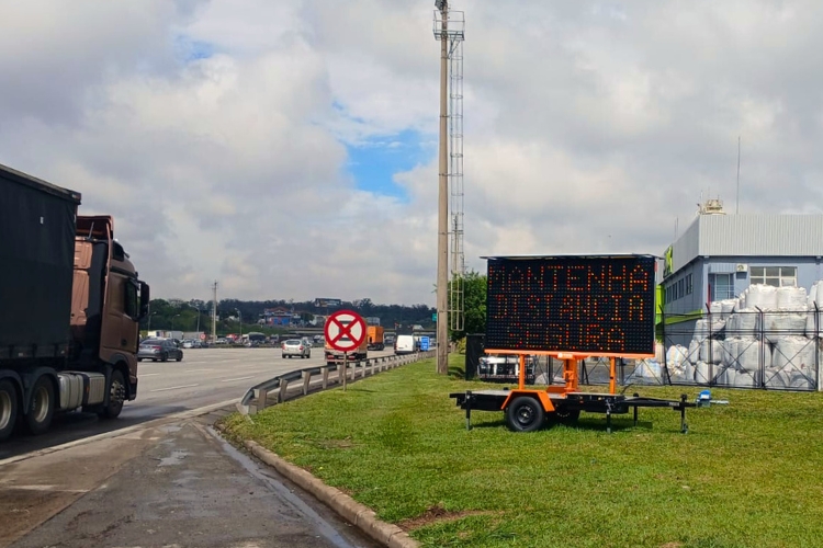 Painéis de Mensagens Variáveis Móveis Imply® Ecorodovias Ecovias Raposo Castello São Paulo