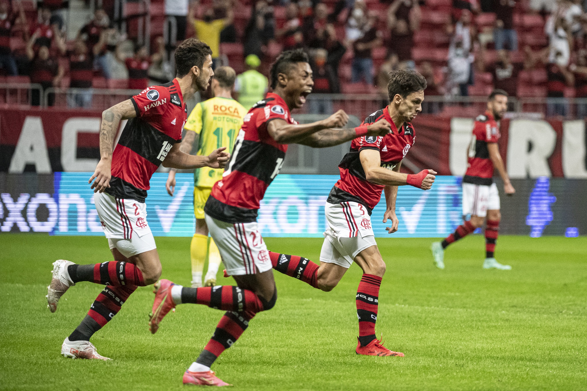 Flamengo goleia em partida de futebol com retorno do público aos Estádios pela Copa Libertadores da América 2021