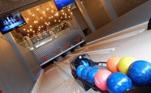 Bowling Café