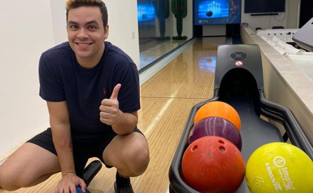 Famoso youtuber Luccas Neto inaugura Pista de Boliche Imply 1