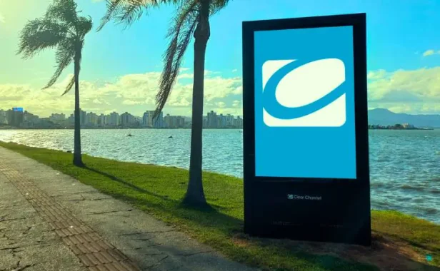 Cidades inteligentes e painéis LED: a integração de displays para comunicação visual e gestão urbana