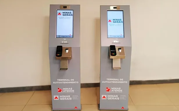Dois terminais de autoatendimento com biometria digital da SEPLAG-MG