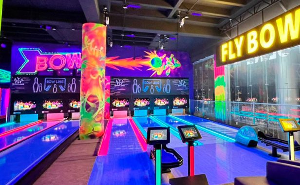 pista de boliche imply com sistema Elovution Boling Show