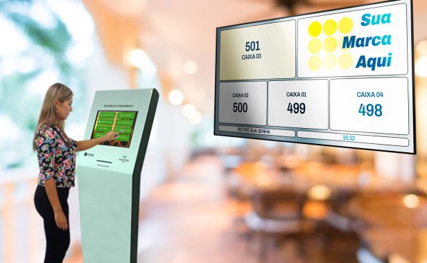 quiosque-atendimento-eletronico Mulher usando quiosque de atendimento eletrônico