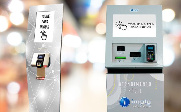Terminal de autoatendimento com instruções de uso.