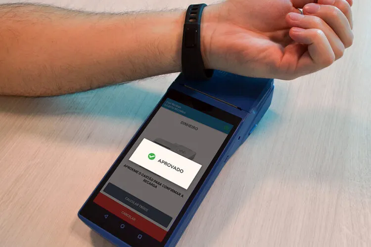 Pagamento aprovado com smartwatch na maquininha