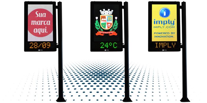 Painéis eletrônicos com anúncios e informações